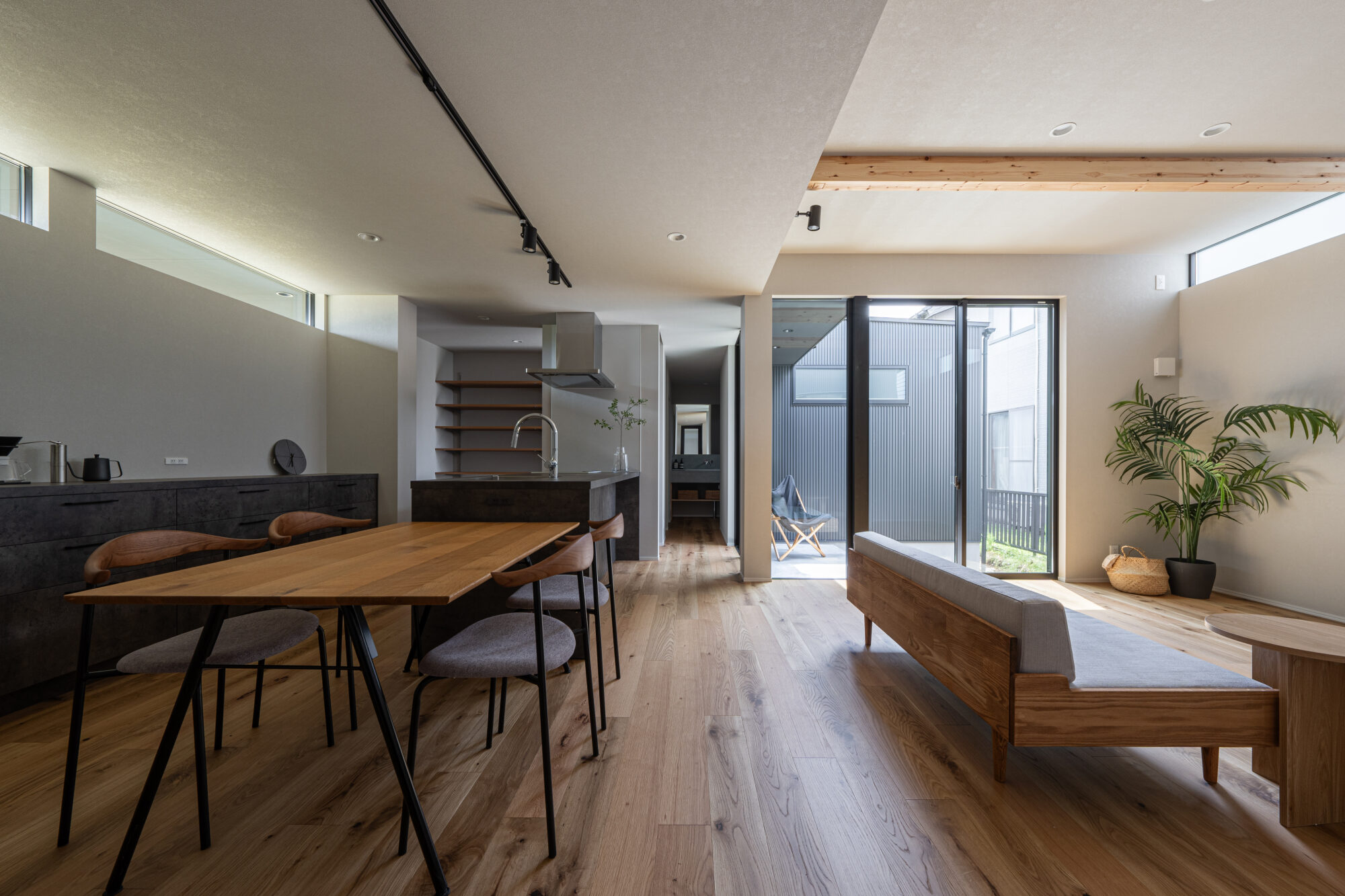 『木の温かみ』と『開放感』のある若世帯のアウトドアリビング