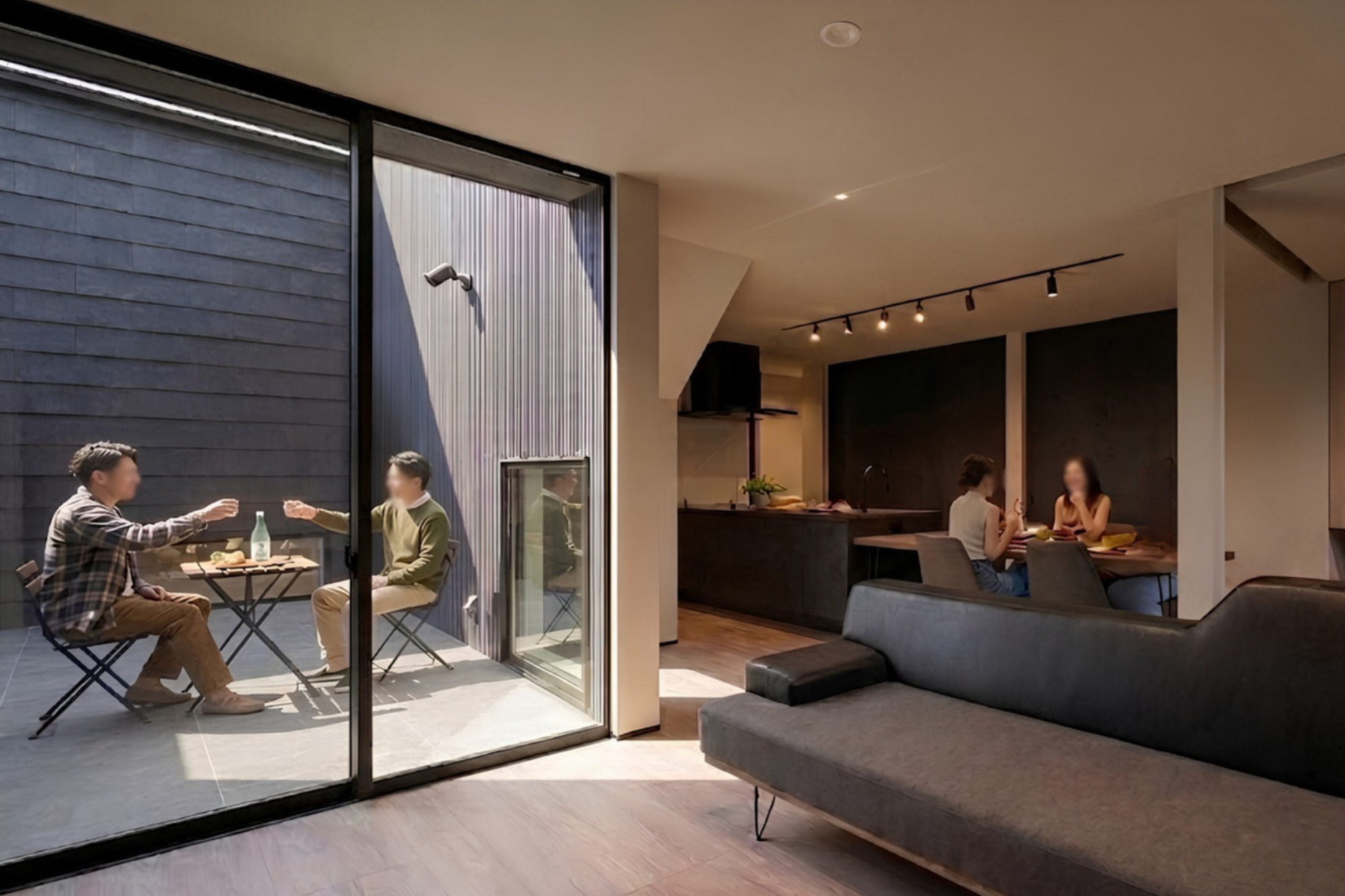 今だけは子どもから目を離してお酒を楽しむ