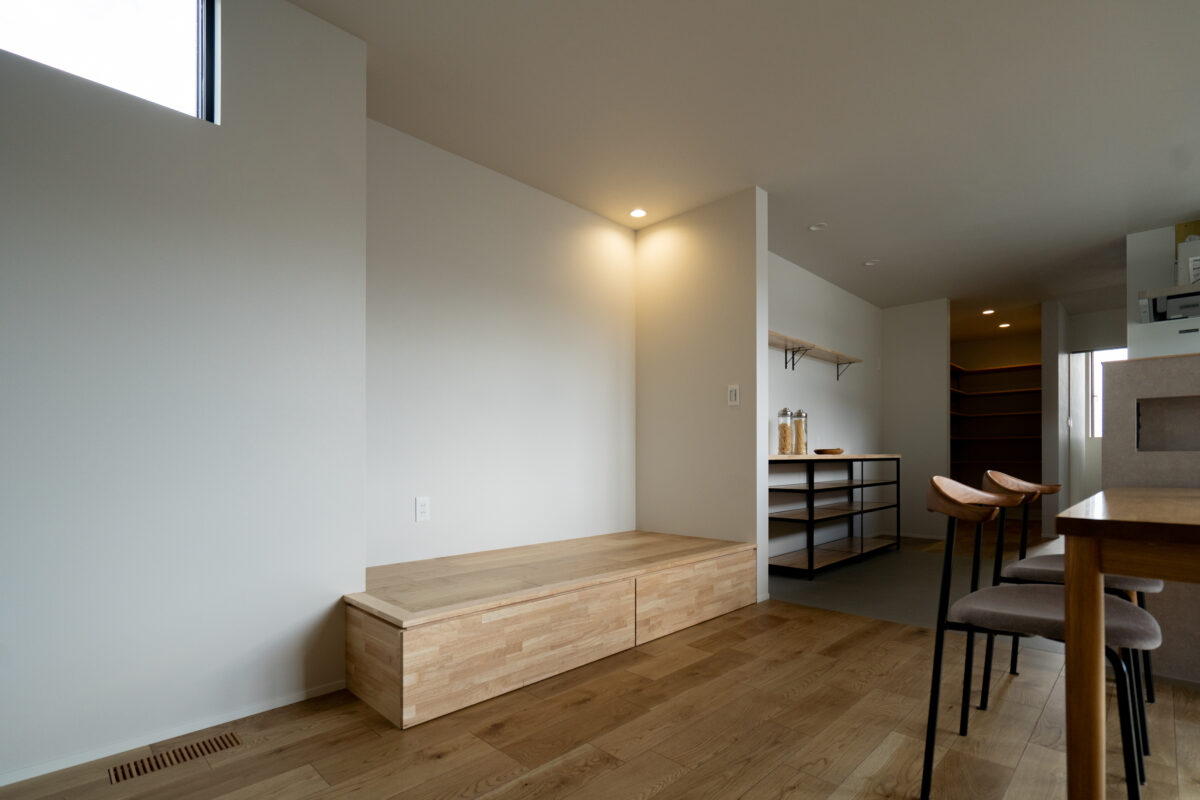 <h4 
<div 
<p>ベッドに入るのはお風呂に入って、パジャマに着替えてからじゃないと嫌だ。という方も多いはず。</p>
<p>夜勤明けにベッド以外の場所で仮眠を取られる方は、「ヌック」という選択肢もあります。動画を見ながら横になったり、本を読んだり、少しだけ仮眠を取ったり…実は実用的であなたのライフスタイルにはピッタリな空間かもしれません。</p>
</div>
